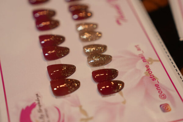 Maroor Shade with Falling glitter - Image 3