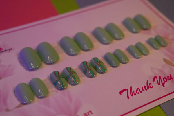 Shiny Teal -Medium Round Shape